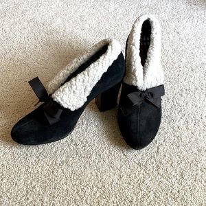 Women's size 7.5 YelloBox Black Heels with Fur